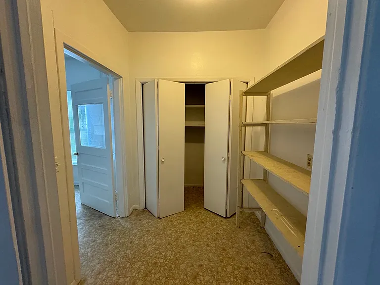 402 NW #D — Photo 9