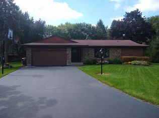 5005 Meadowlark Ct, Crystal Lake, IL 60012