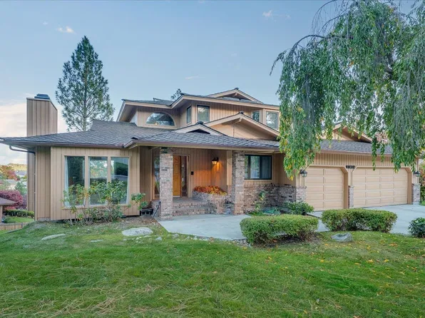 8032 E Woodview Dr, Spokane, WA 99212