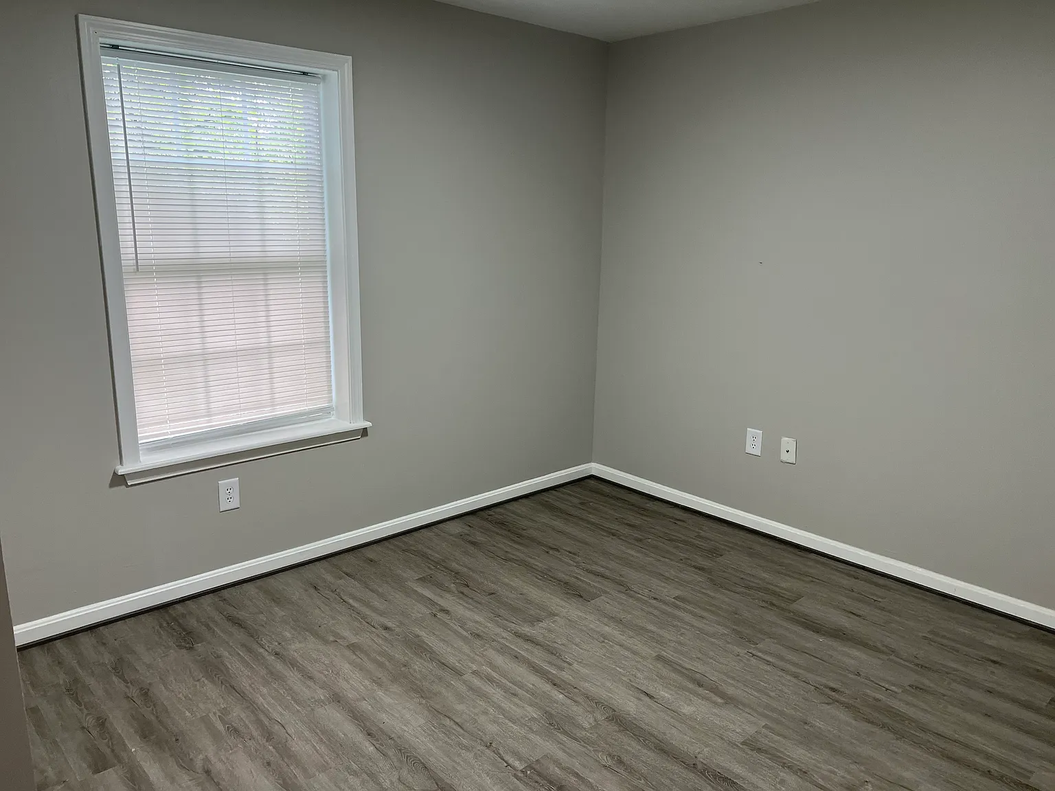 4 bed, 1.5 bath, 1496 sqft, $1,750 — Photo 2
