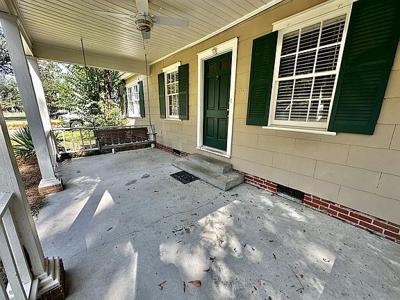 3rd image of 802 College St