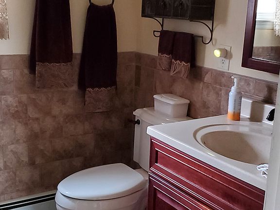 4th image of 40 Roseville Ave Floor 2