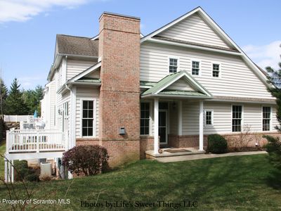 2201 Robinson Close, Moosic, PA, 18507
