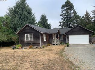 1107 6th St SE, Bandon, OR 97411