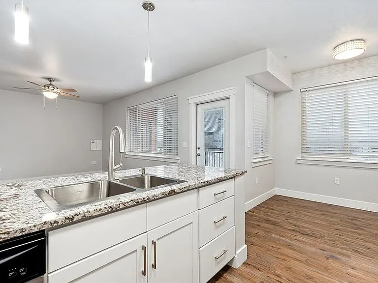 2x1 Pull Down Faucet Sink