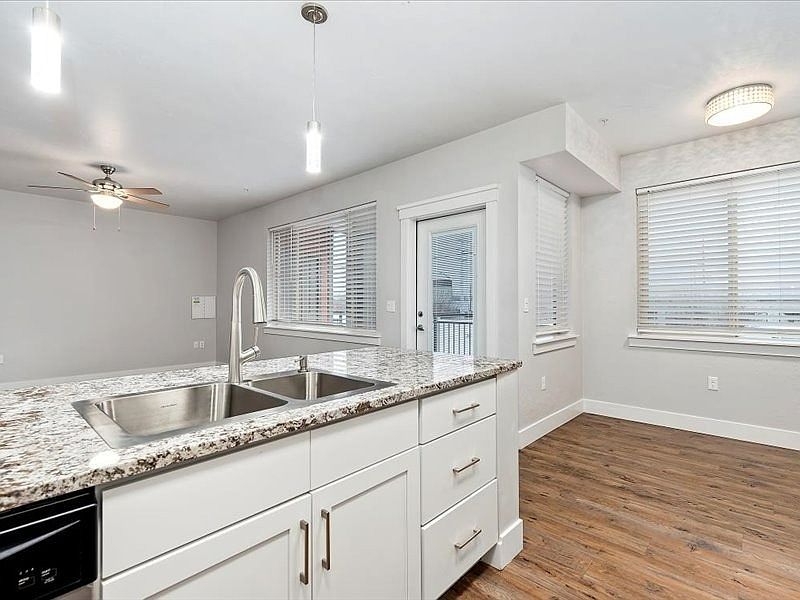 2x1 Pull Down Faucet Sink
