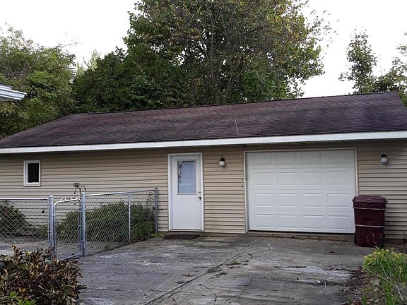 2nd image of 6 Vernon Ave