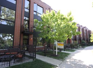 2850 N Riverwalk Dr, Chicago, IL 60618