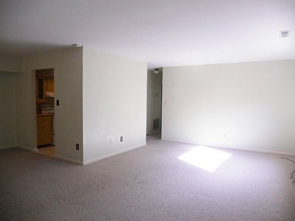3rd image of 1375 Granada Ct
