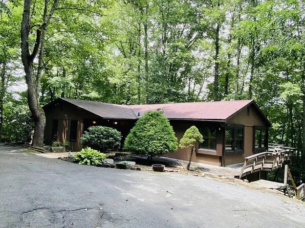621 Woodland Ter SE, Norton, VA 24273
