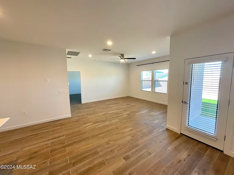 12815 E Russo Dr — Photo 4