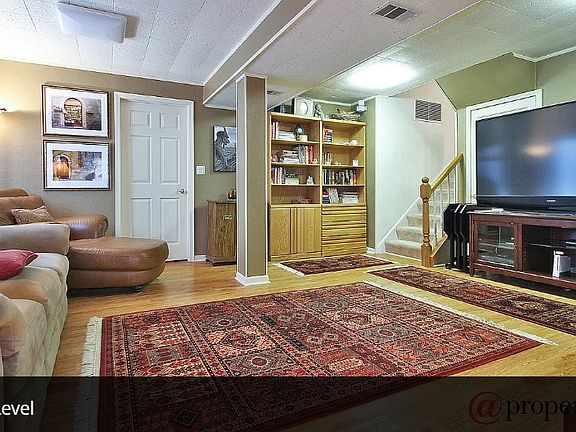 5th image of 834 Lawler Ave