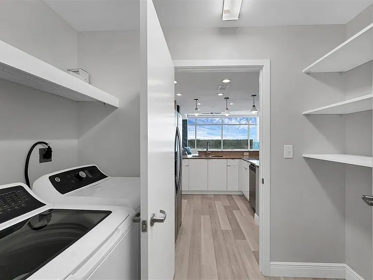 525 E Jackson St #705 — Photo 28