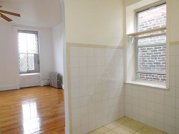 4th image of 718 Carroll St APT 4