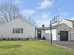 24 Maplewood Dr, Cos Cob, CT 06807