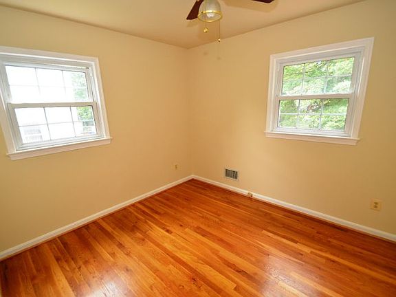 5th image of 5707 Glamis Dr