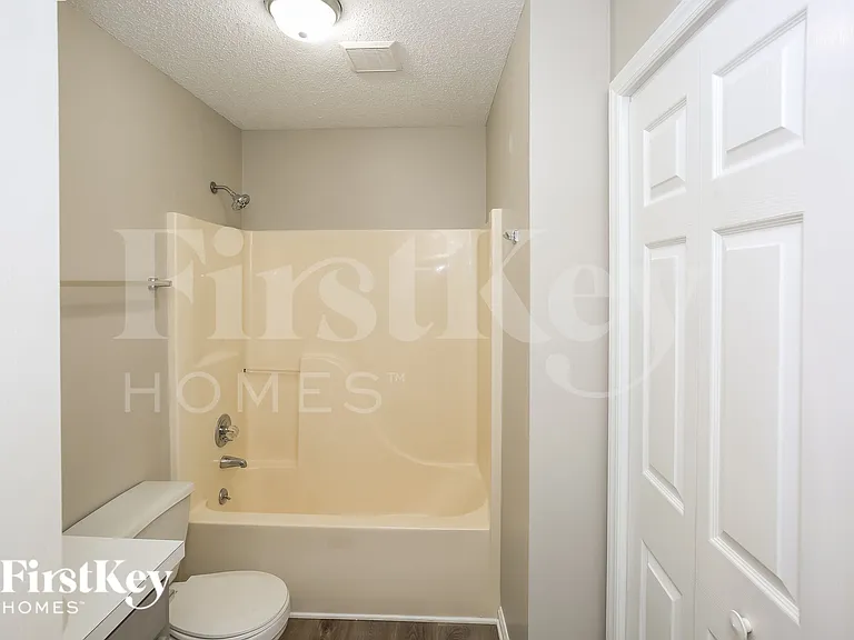 414 Chrysler St — Photo 10