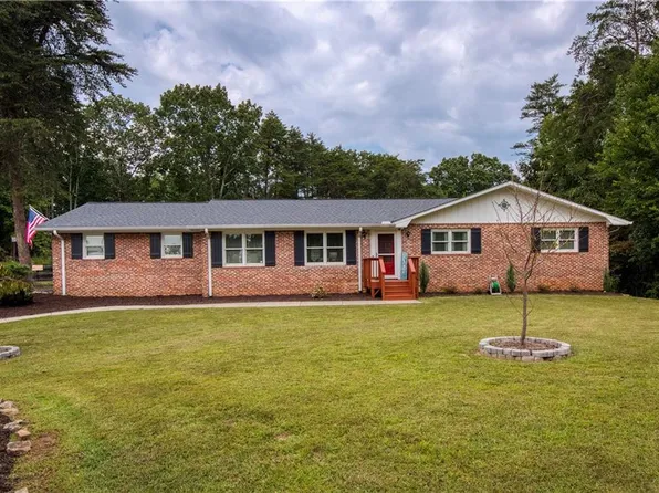 102 Pine Lake Dr, Cumming, GA 30040