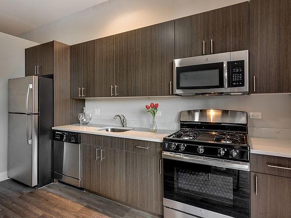 4th image of 3220 N Lincoln Ave #403