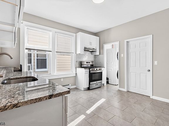 4th image of 147 N 15th St #1