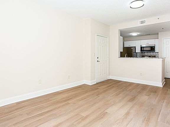 4th image of 1075 Peachtree Walk NE Unit A312