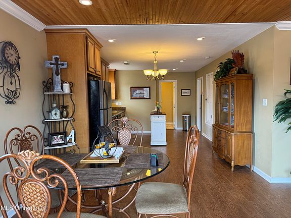 3rd image of 9018 Riverlodge Dr