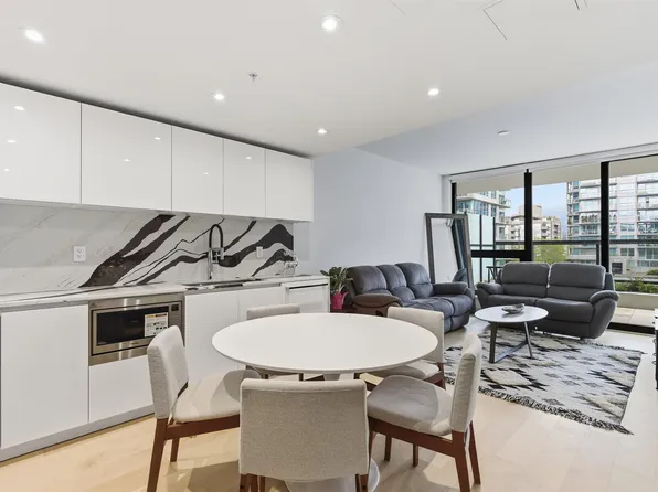 135 E 13th St #410, North Vancouver, BC V7L 2L8