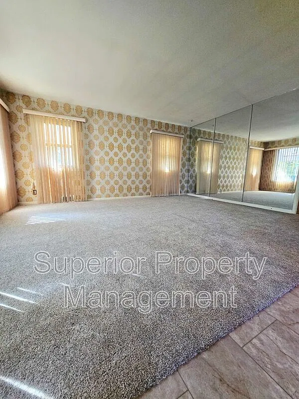 3 bed, 2.0 bath, 2438 sqft, $2,095 — Photo 3