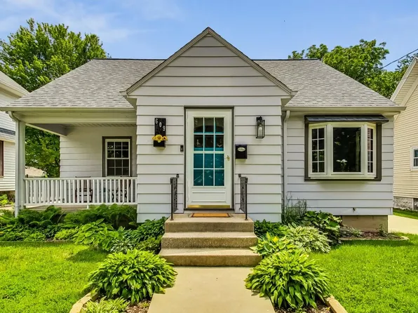 609 Beechwood Ave, Waukesha, WI 53186