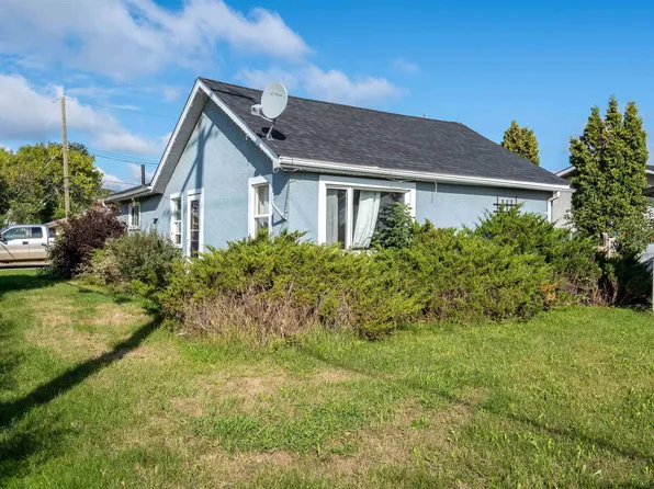 4702 50th Ave, Cold Lake, AB T9M 1Y9