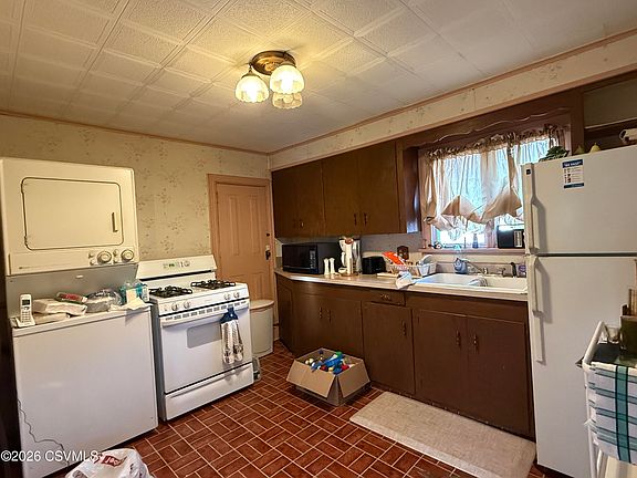 3rd image of 402 East St