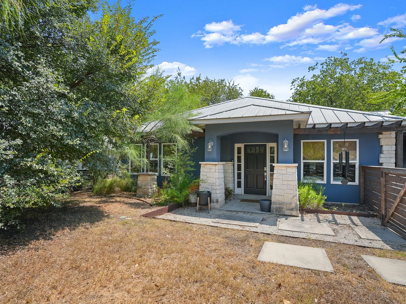 3 bed, 2.0 bath, 2188 sqft, $5,400 — Photo 1