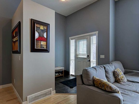 3rd image of 6 E Elgin Meadows Rd SE