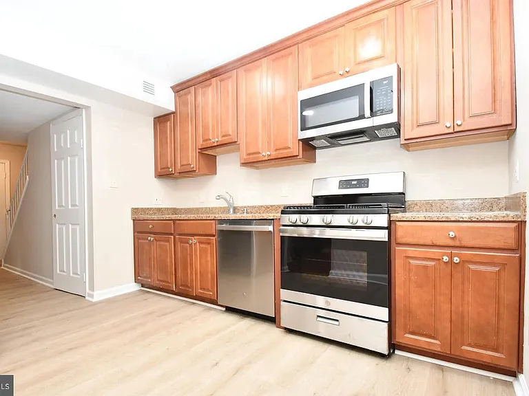 5104 Arrit Ct — Photo 3