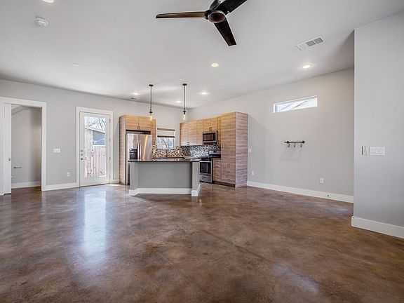 4th image of 4707-A Leslie Ave