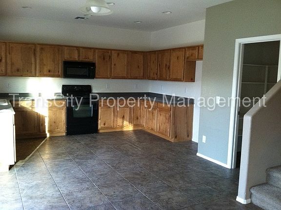 4th image of 814 E Anastasia St