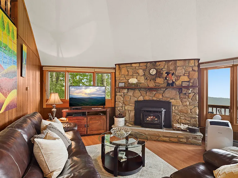 820 Pine Ridge Rd — Photo 37