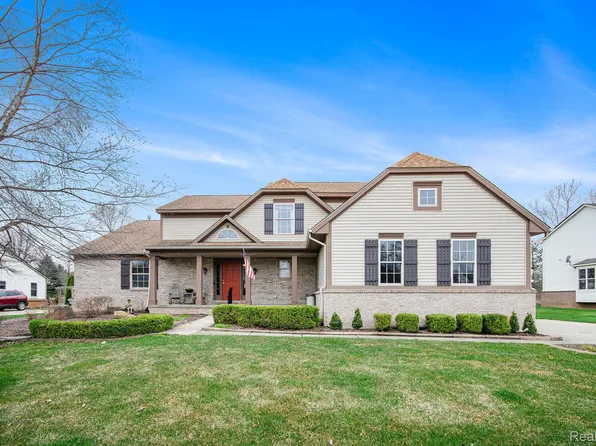 10213 Wellington Dr, Clarkston, MI 48348