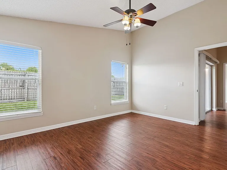 13831 Guildhall Cir — Photo 8