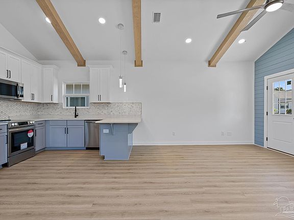 4th image of 512 N E St