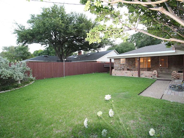 10146 Coveridge Dr — Photo 22
