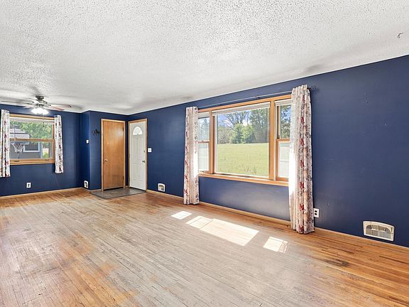 4th image of 1045 Keefe St