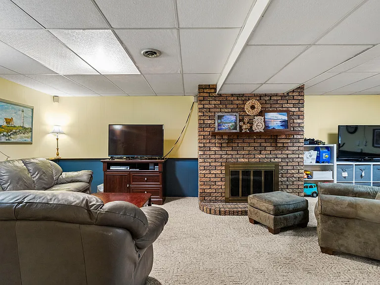 2406 Southwood Dr — Photo 15