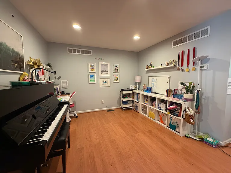606 Harrington Ct — Photo 8