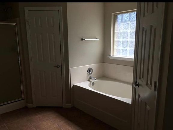 4th image of 11434 Buckingham Ave