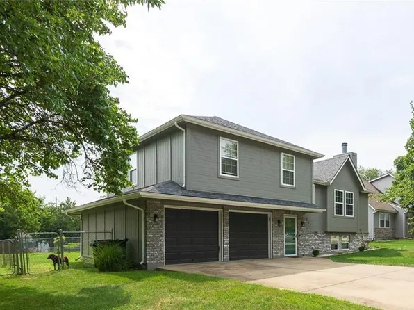 207 Breezeway Ln, Pleasant Hill, MO 64080
