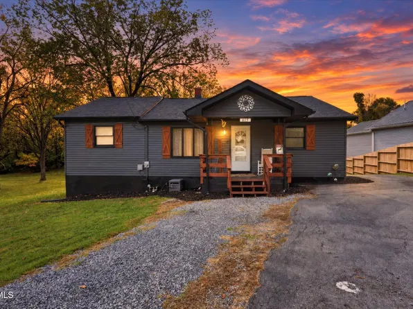 415 Hammond Ave, Mt Carmel, TN 37645