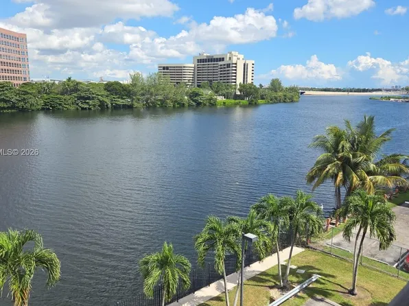 5249 NW 7th St APT 418, Miami, FL 33126