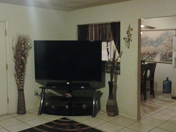 5th image of 668 W Calle Esperanza St
