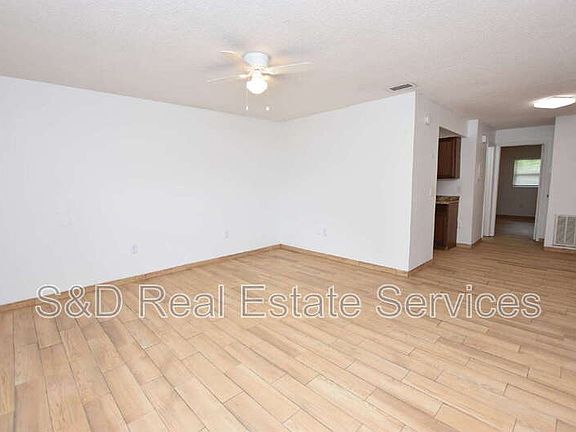 2nd image of 613 Robin Rd #5